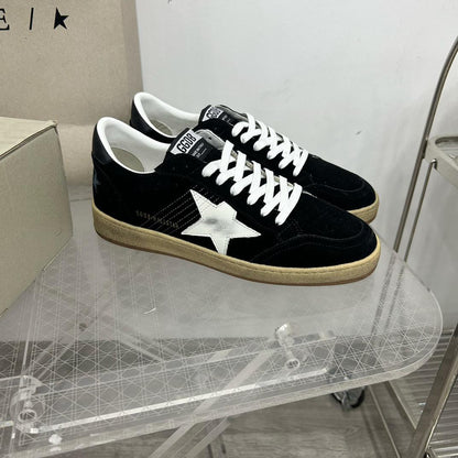 Tênis Couro Preto Solado Gasto Detalhe Dourado