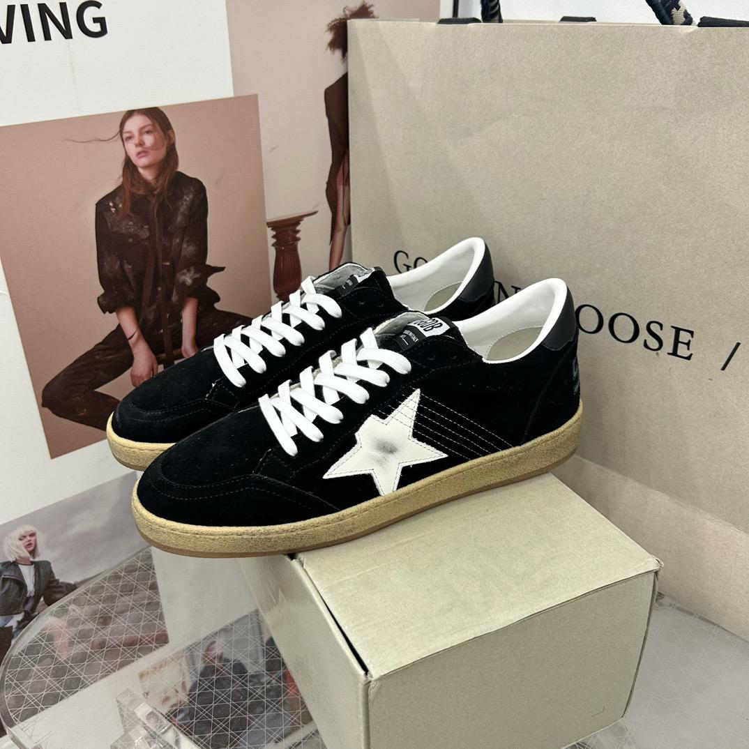 Tênis Couro Preto Solado Gasto Detalhe Dourado