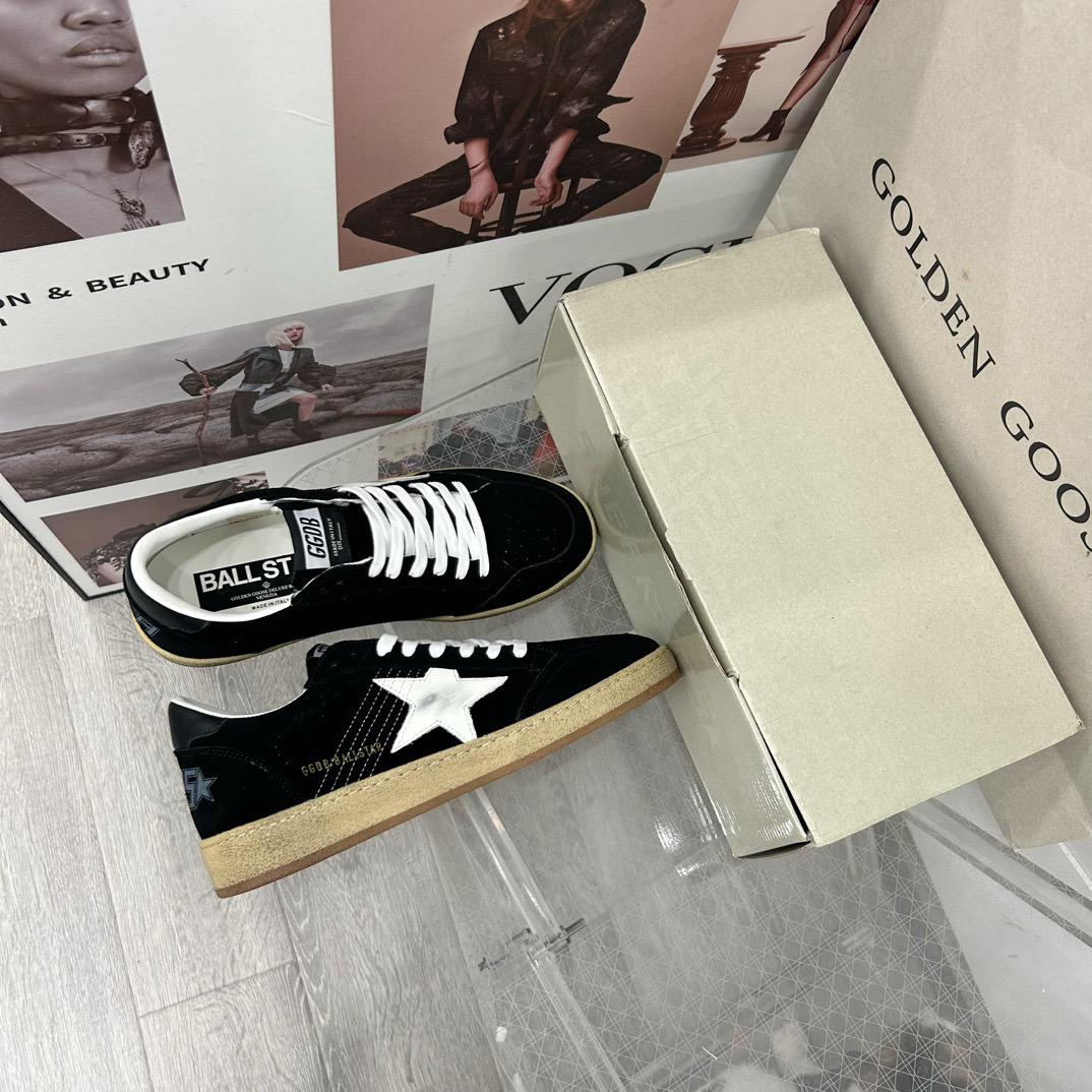 Tênis Couro Preto Solado Gasto Detalhe Dourado