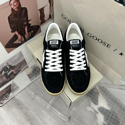 Tênis Couro Preto Solado Gasto Detalhe Dourado