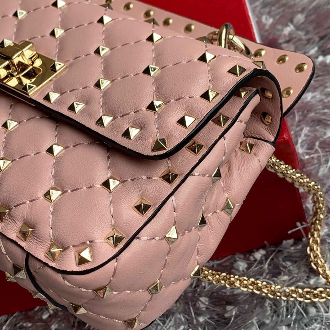 Bolsa Matelassê Couro Rosa com Detalhes Acolchoados