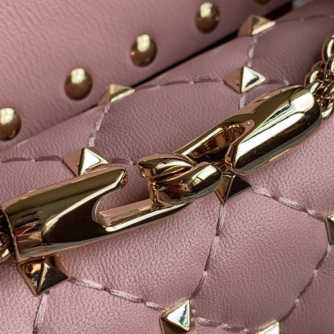 Bolsa Matelassê Couro Rosa com Detalhes Acolchoados