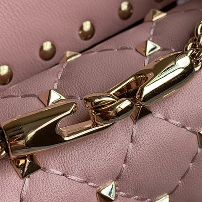 Bolsa Matelassê Couro Rosa com Detalhes Acolchoados