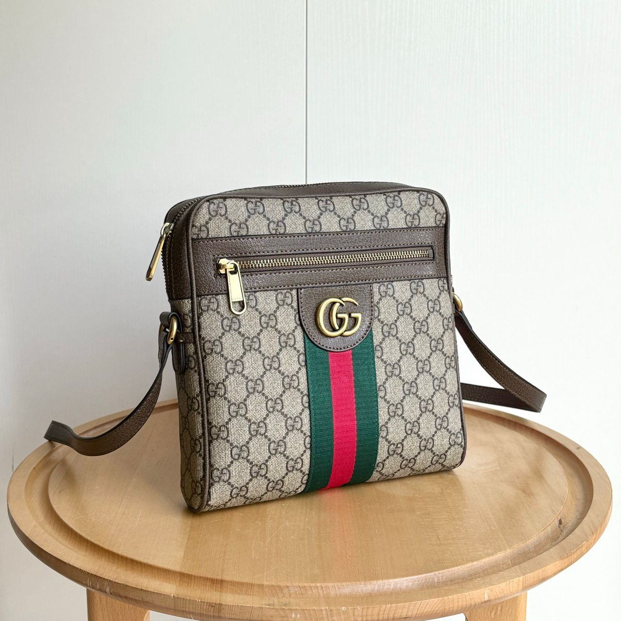 Bolsa Pequena Couro Padrão Entrelaçado Marrom com Alça Transversal