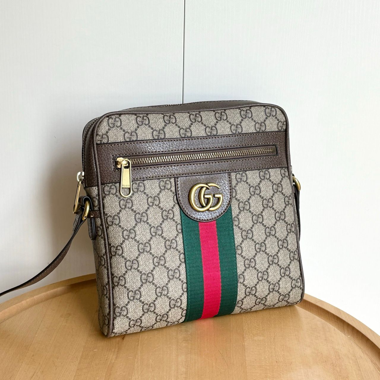 Bolsa Pequena Couro Padrão Entrelaçado Marrom com Alça Transversal