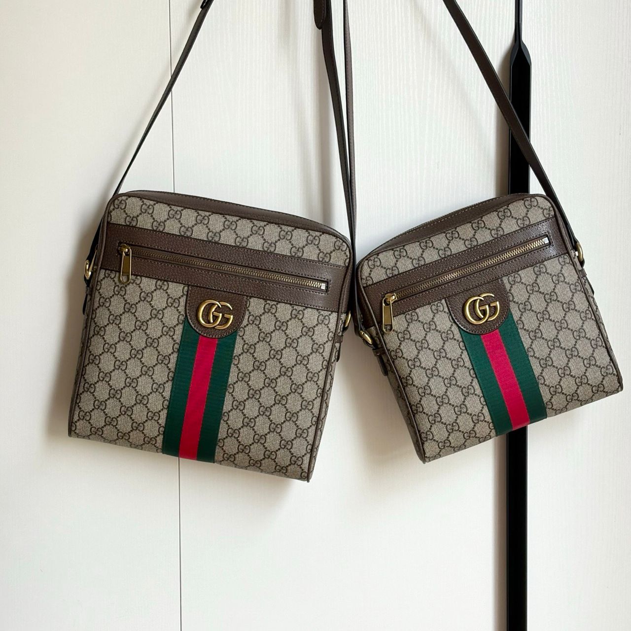 Bolsa Pequena Couro Padrão Entrelaçado Marrom com Alça Transversal