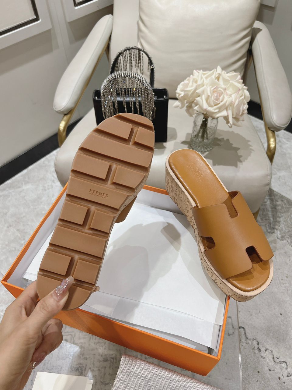 Sandália Couro Tira Vazada Dourada 30cm