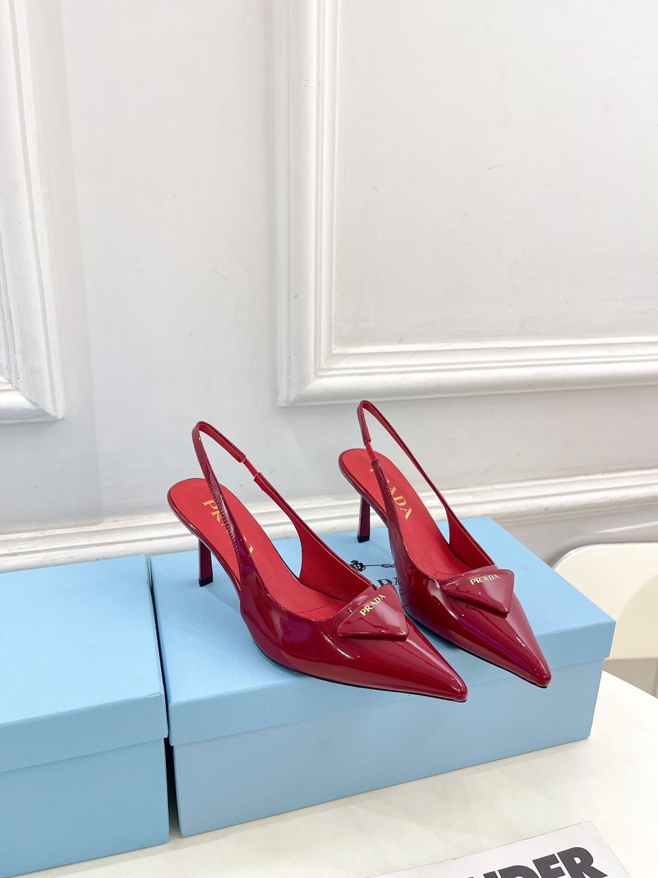 Sandália Scarpin Couro Vermelho com Tira Traseira