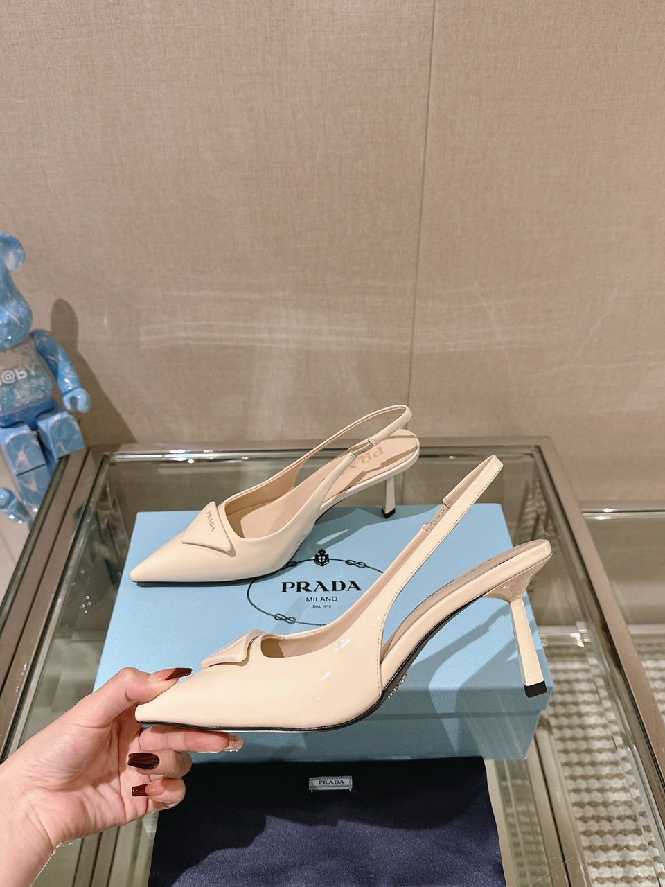 Sandália Scarpin Couro Branco Tira Traseira
