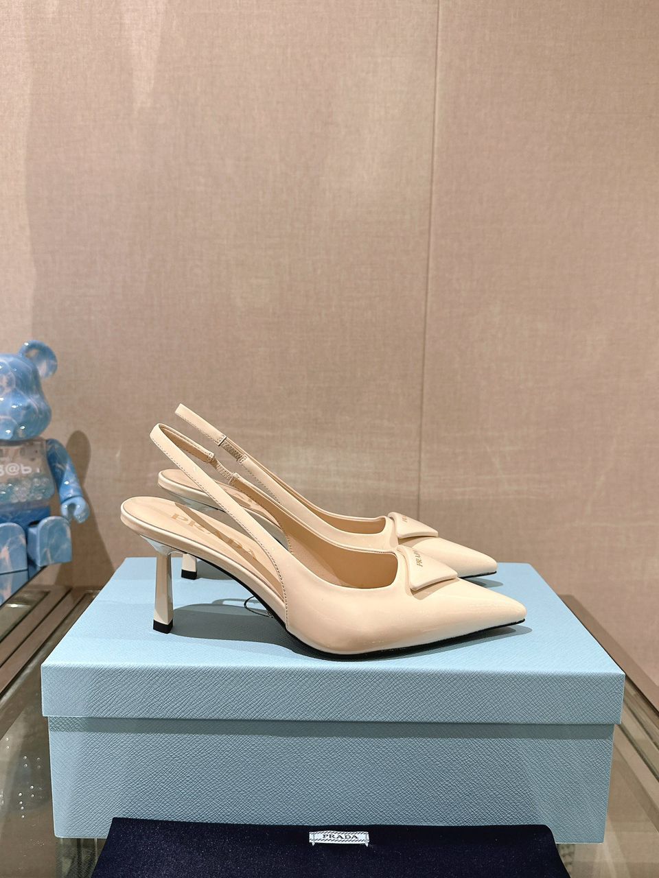 Sandália Scarpin Couro Branco Tira Traseira