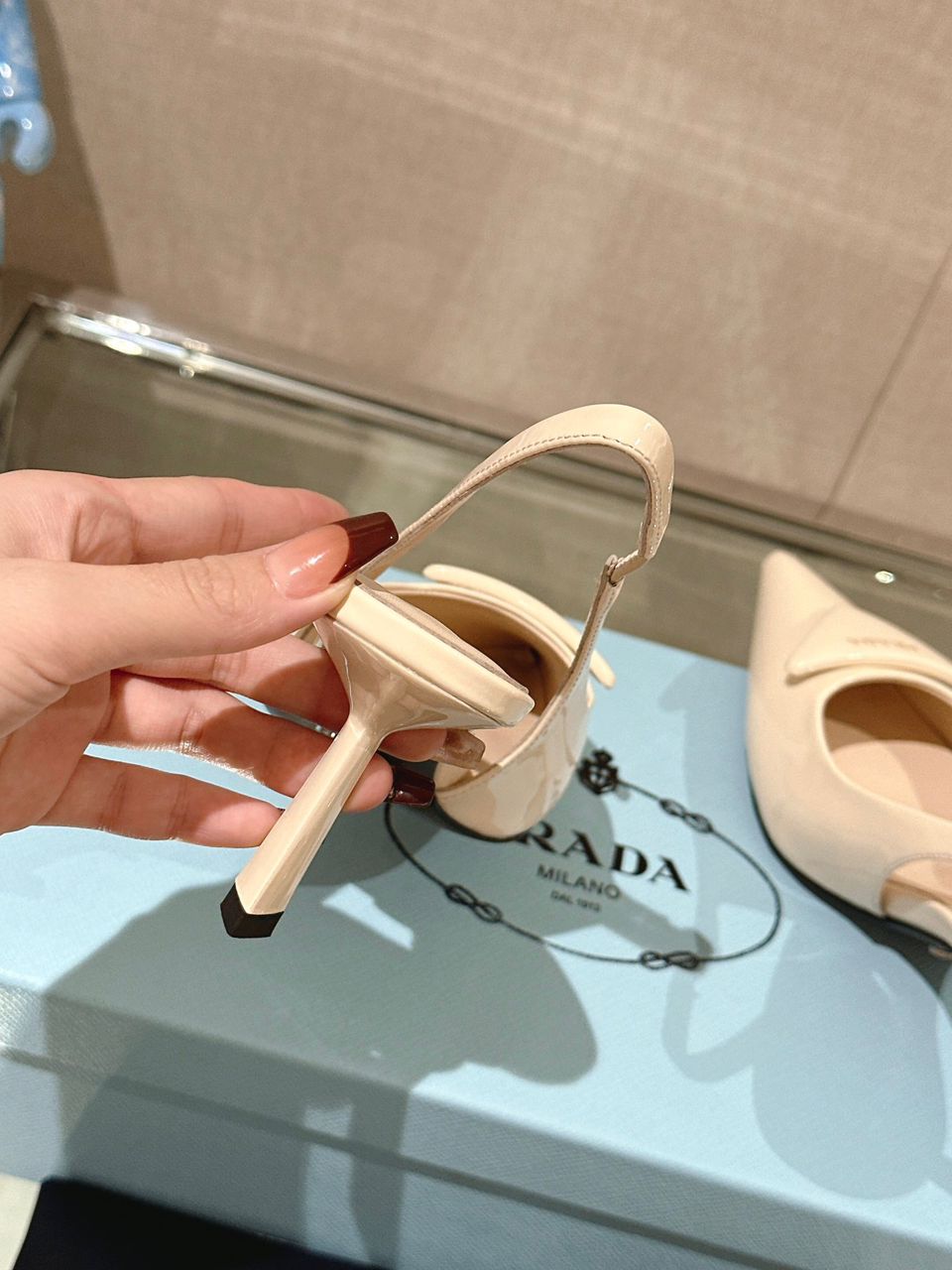 Sandália Scarpin Couro Branco Tira Traseira