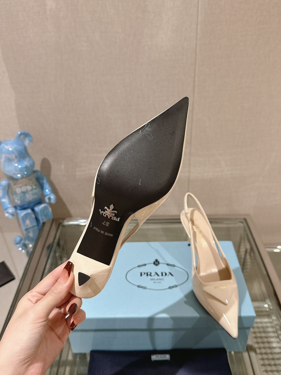 Sandália Scarpin Couro Branco Tira Traseira