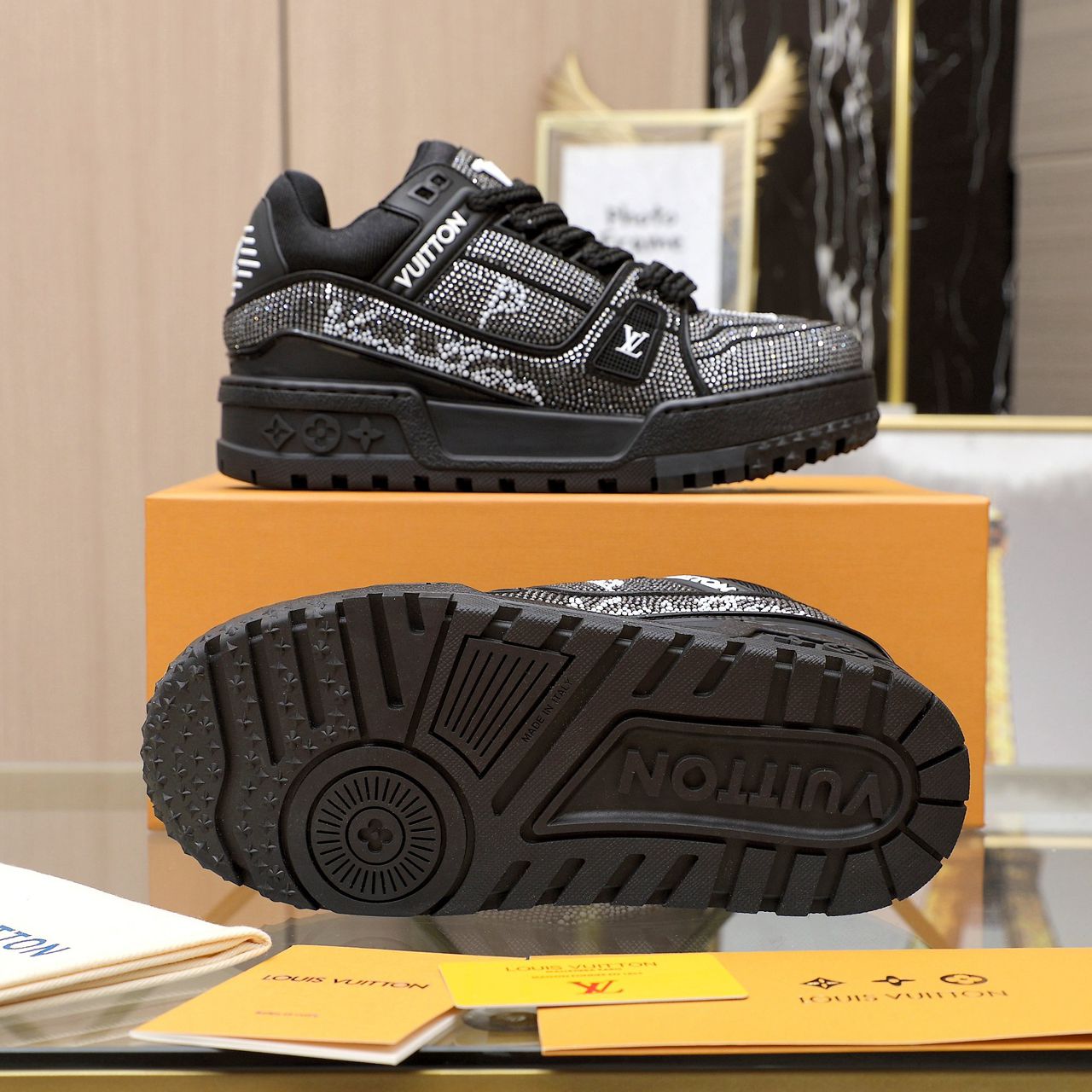 Tênis Plataforma Couro Branco Detalhe Cristais Preto
