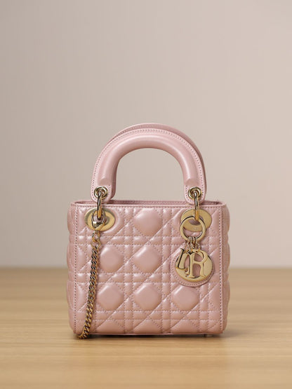 Bolsa Satchel Couro Rosa Placa Frontal Dourada Pequena