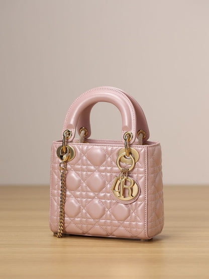 Bolsa Satchel Couro Rosa Placa Frontal Dourada Pequena