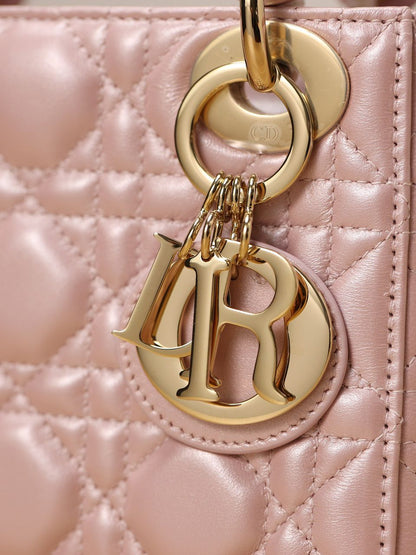 Bolsa Satchel Couro Rosa Placa Frontal Dourada Pequena