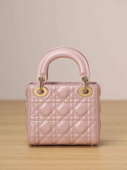 Bolsa Satchel Couro Rosa Placa Frontal Dourada Pequena