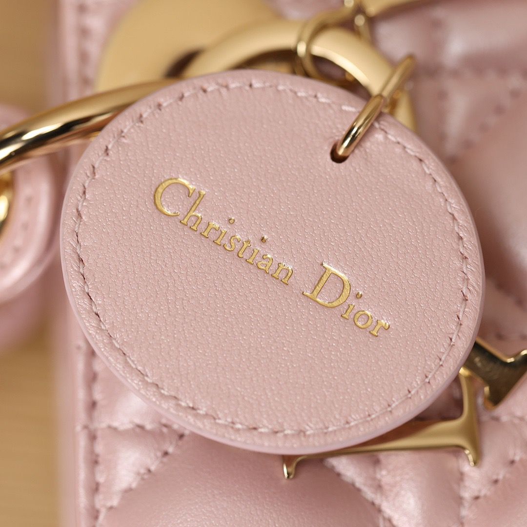 Bolsa Satchel Couro Rosa Placa Frontal Dourada Pequena
