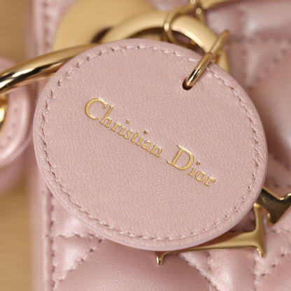 Bolsa Satchel Couro Rosa Placa Frontal Dourada Pequena