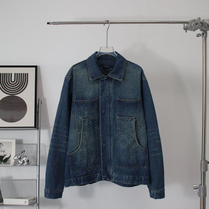 Jaqueta Jeans Azul Padrão Monograma Geométrico