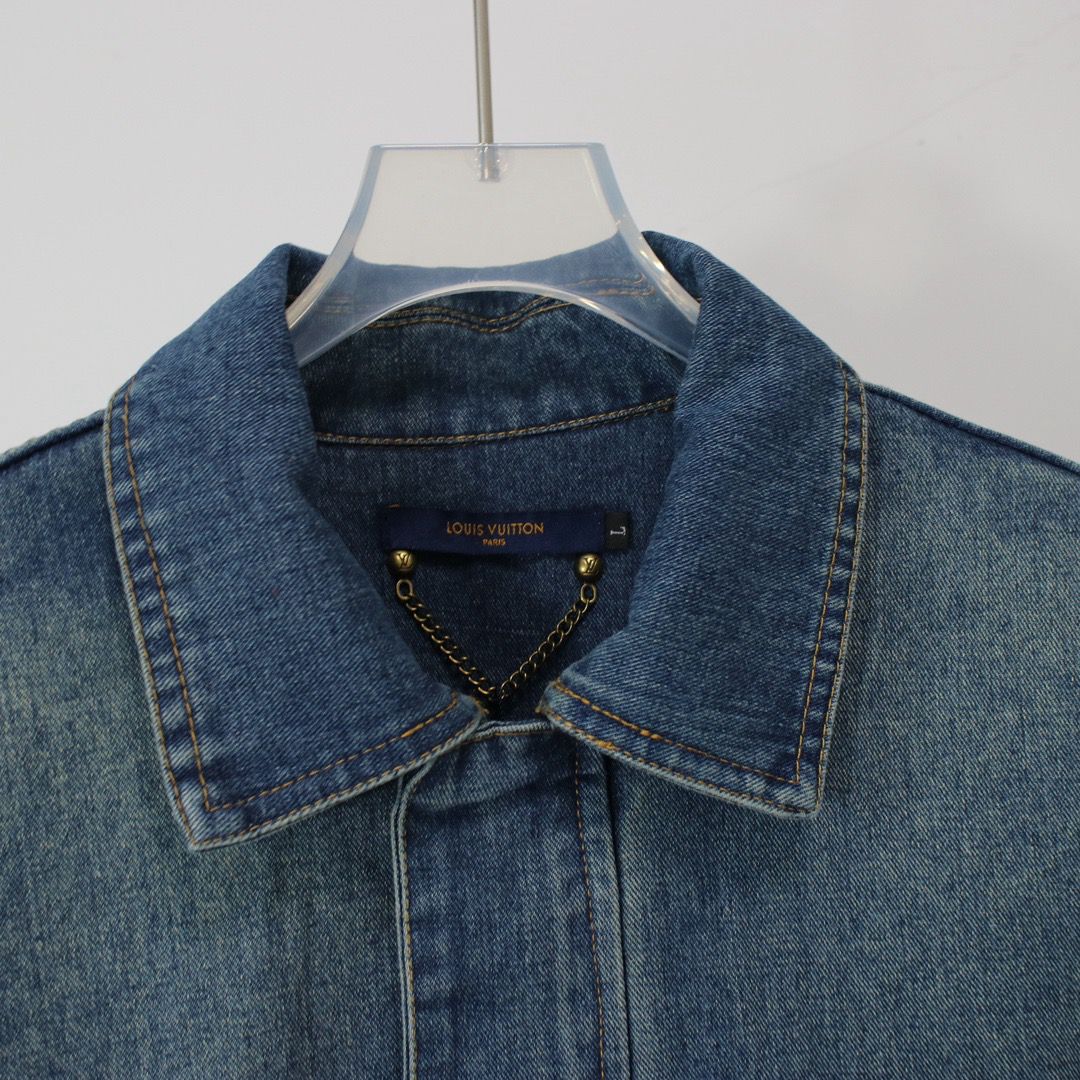 Jaqueta Jeans Azul Padrão Monograma Geométrico