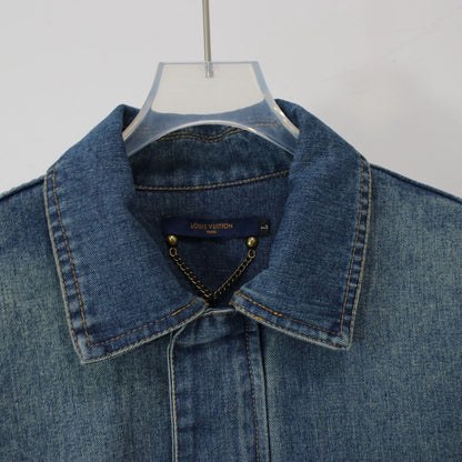 Jaqueta Jeans Azul Padrão Monograma Geométrico