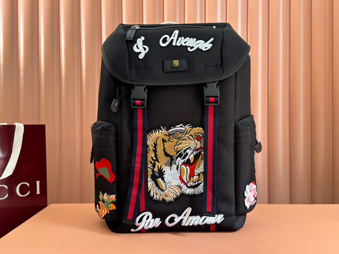 Mochila Couro Estampa Tigre Bordado