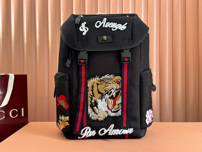 Mochila Couro Estampa Tigre Bordado
