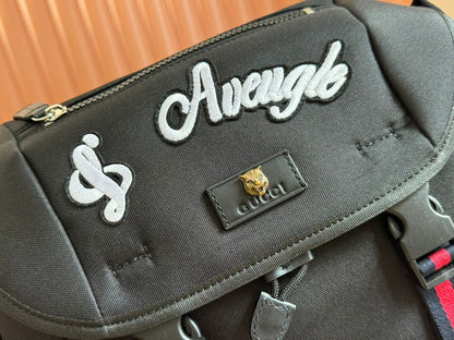 Mochila Couro Estampa Tigre Bordado