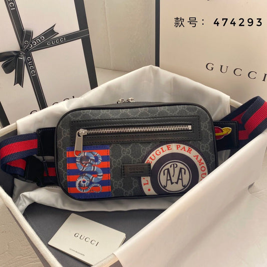 Bolsa Transversal Couro Padrão Entrelaçado Preto