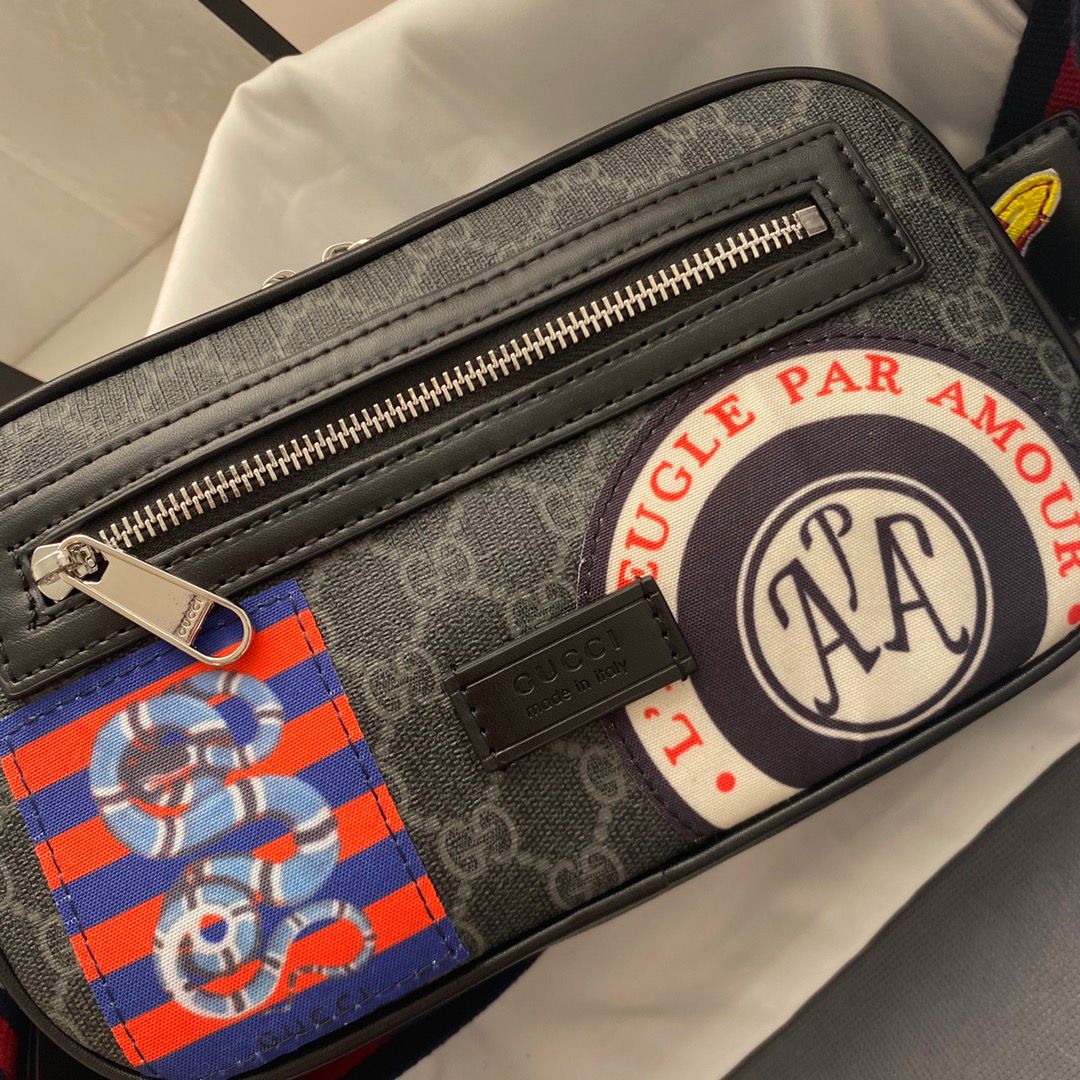 Bolsa Transversal Couro Padrão Entrelaçado Preto