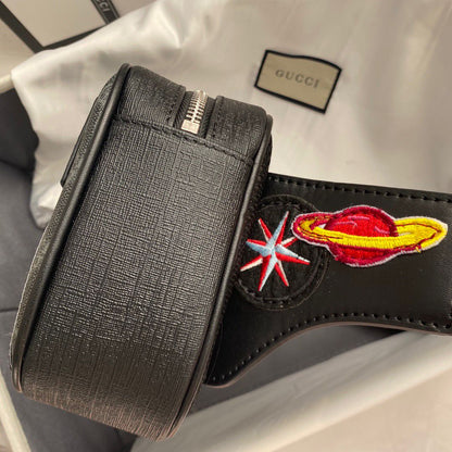 Bolsa Transversal Couro Padrão Entrelaçado Preto