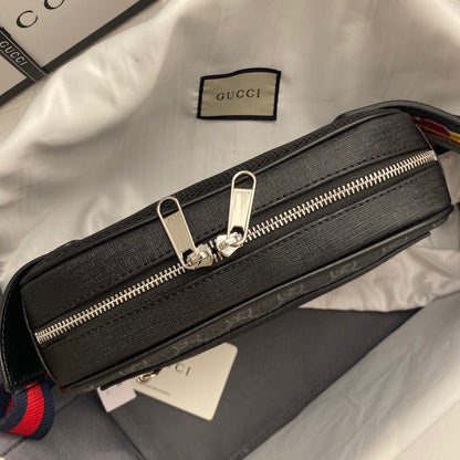 Bolsa Transversal Couro Padrão Entrelaçado Preto