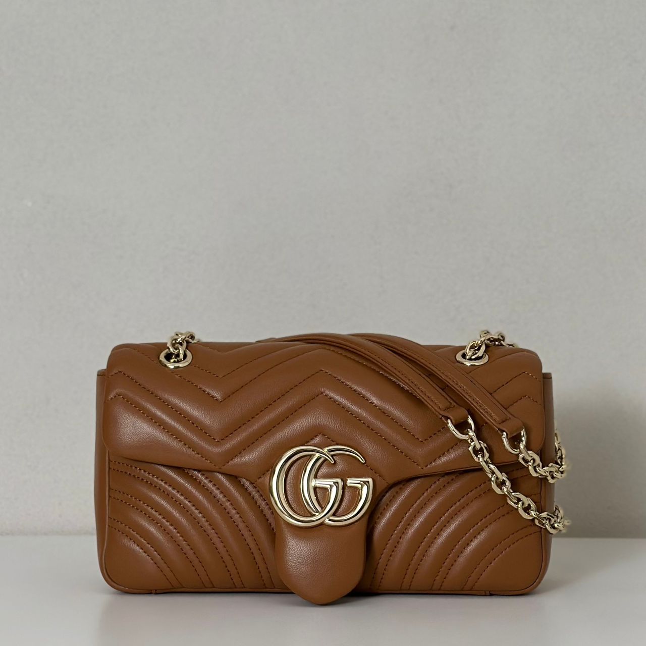 Bolsa Pequena Couro Matelassê Letras Entrelaçadas