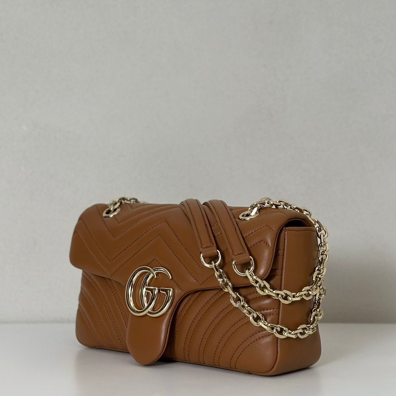 Bolsa Pequena Couro Matelassê Letras Entrelaçadas