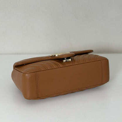 Bolsa Pequena Couro Matelassê Letras Entrelaçadas