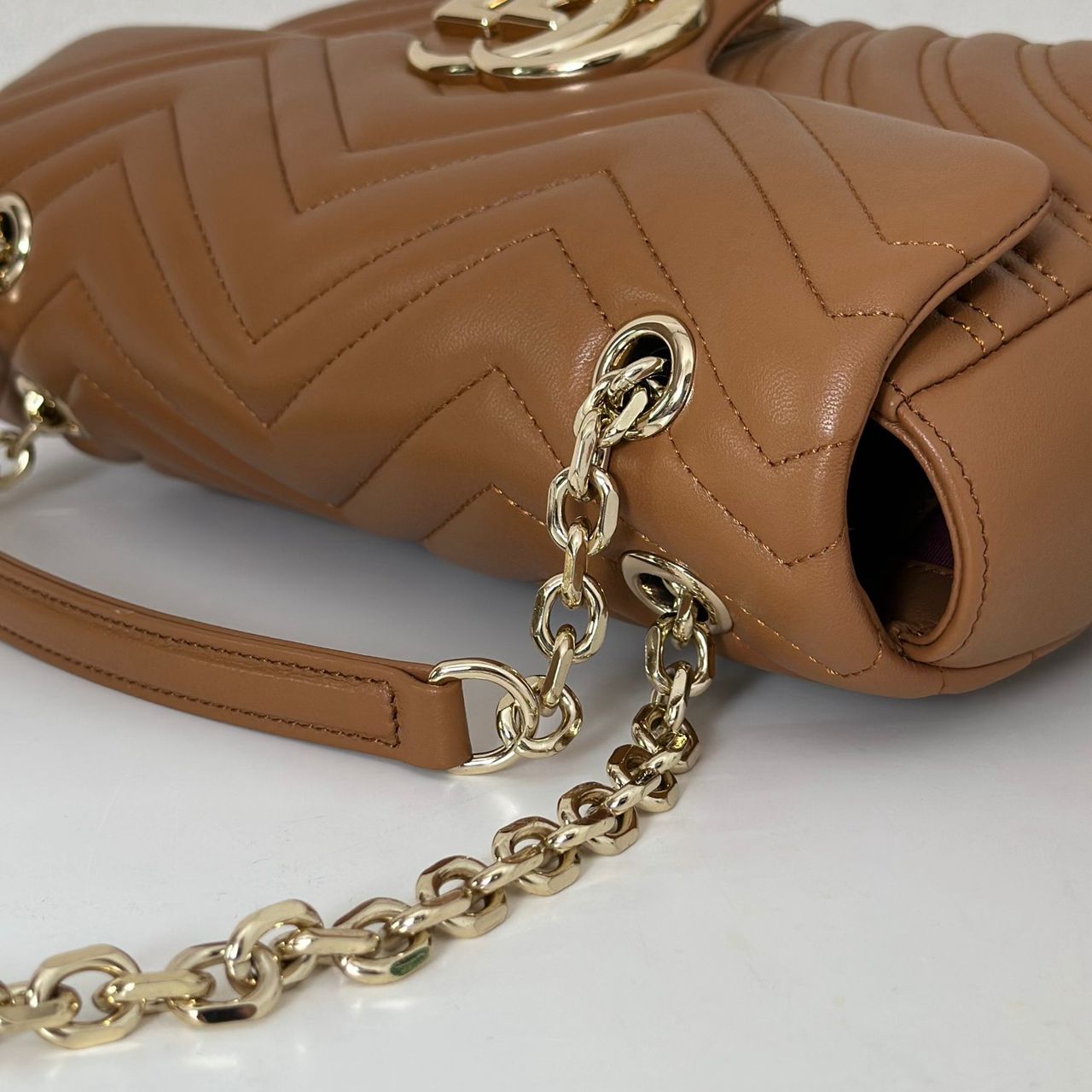 Bolsa Pequena Couro Matelassê Letras Entrelaçadas
