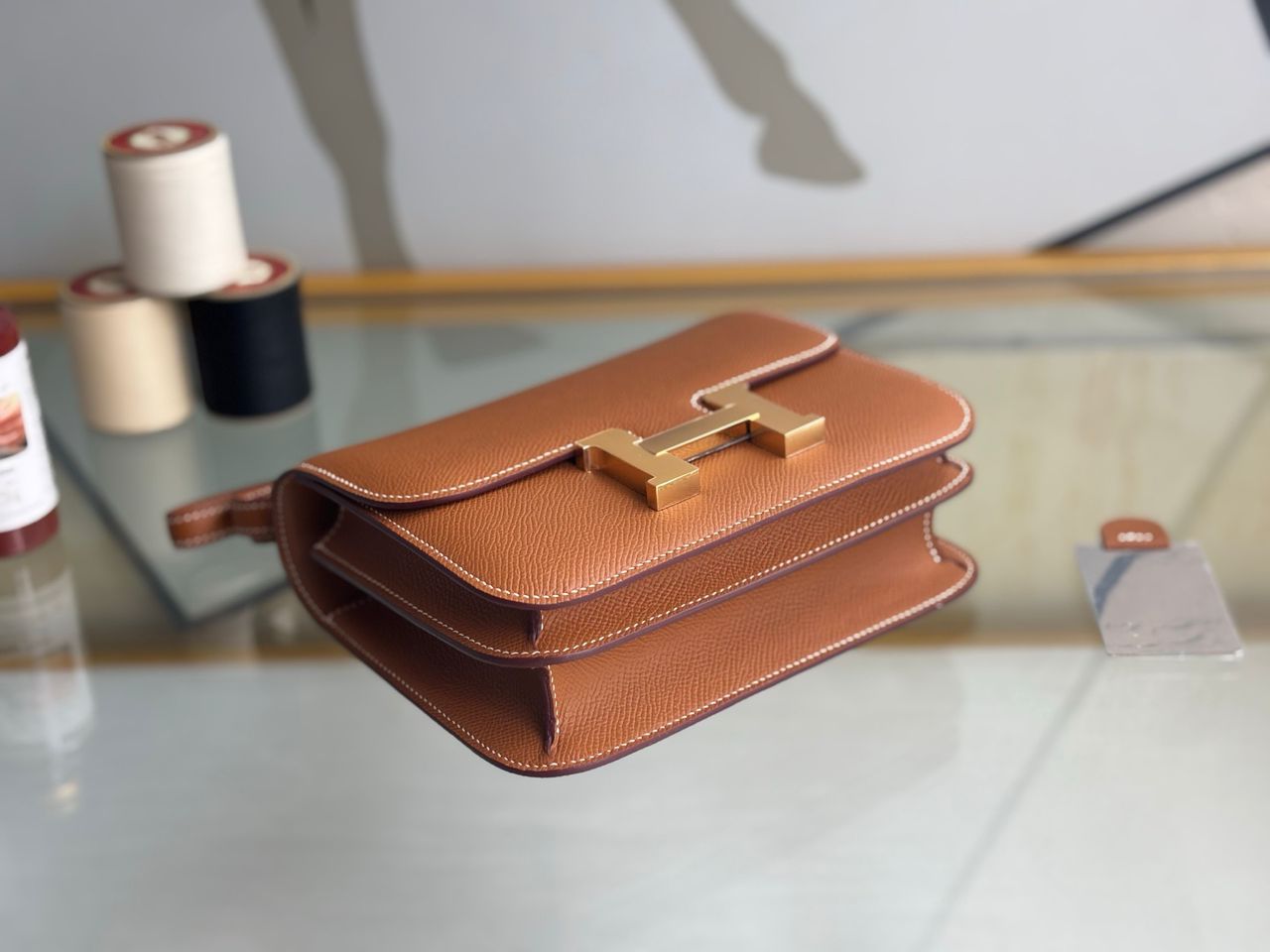 Bolsa Estruturada Couro Naturais Fecho Geométrico
