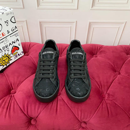 Tênis Couro Preto Casual Detalhes Brancos