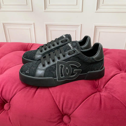 Tênis Couro Preto Casual Detalhes Brancos