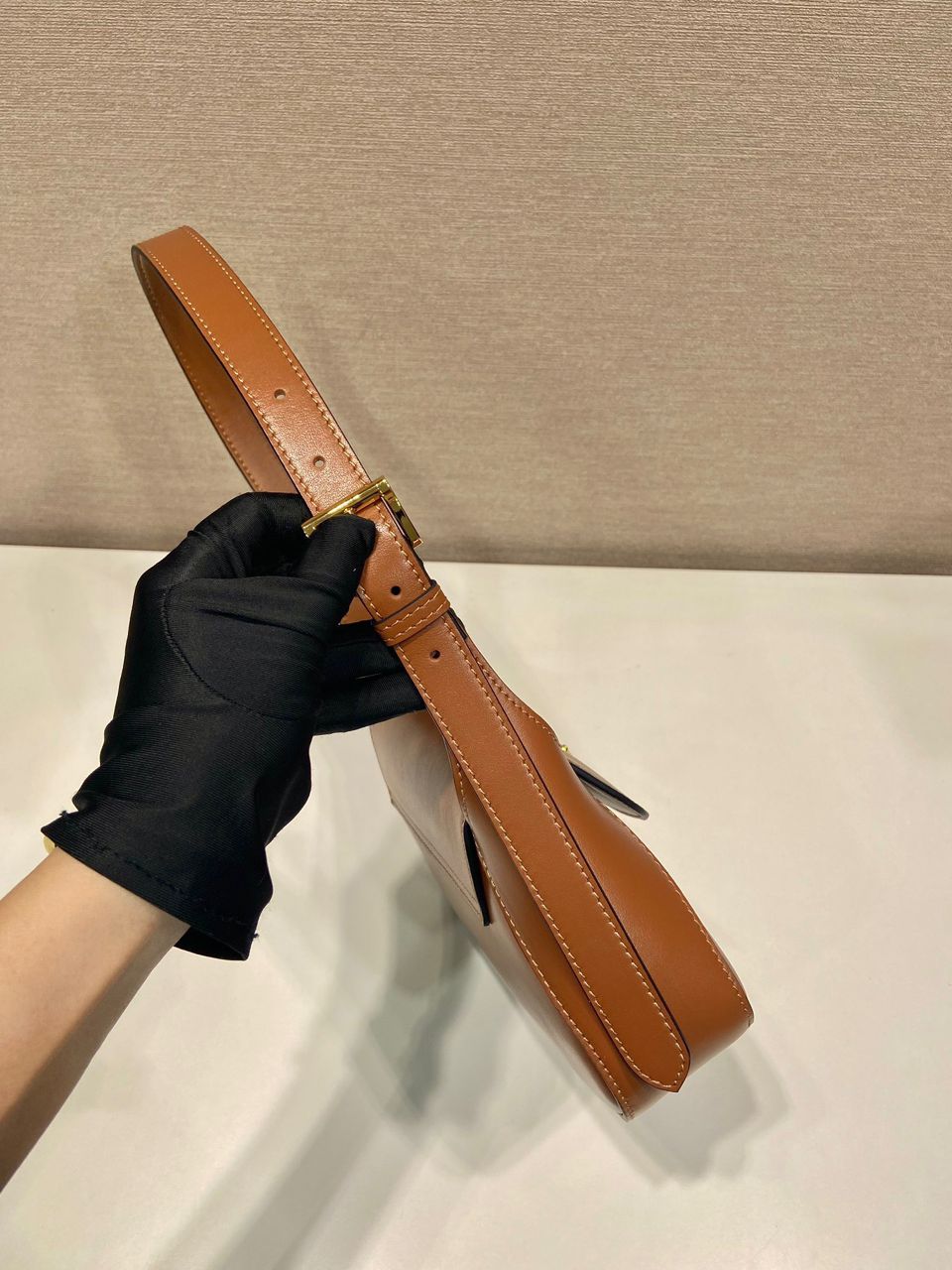 Bolsa de Ombro Couro Arqué Preta