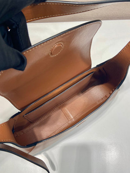 Bolsa de Ombro Couro Arqué Preta