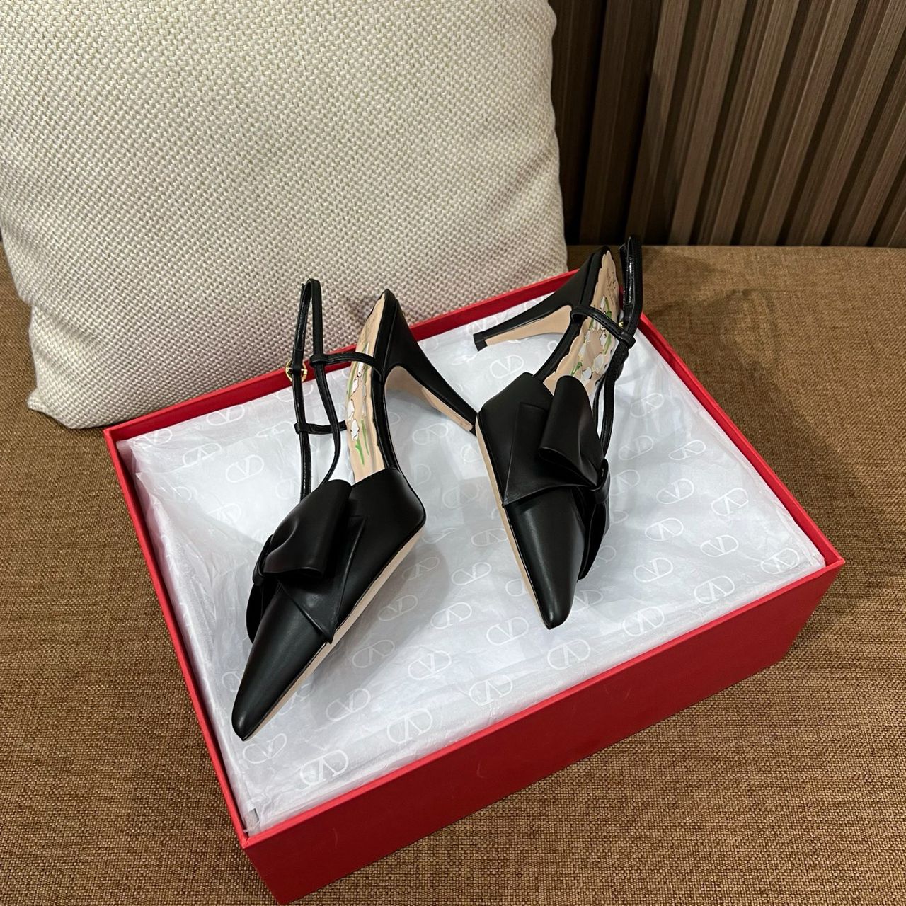 Tênis Cano Alto Couro Slingback com Laço Frontal