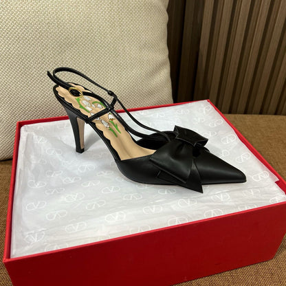 Tênis Cano Alto Couro Slingback com Laço Frontal