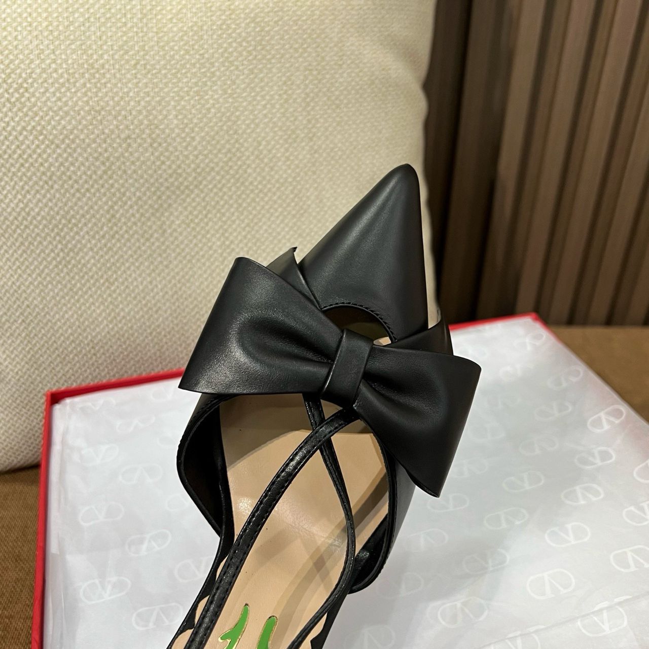 Tênis Cano Alto Couro Slingback com Laço Frontal