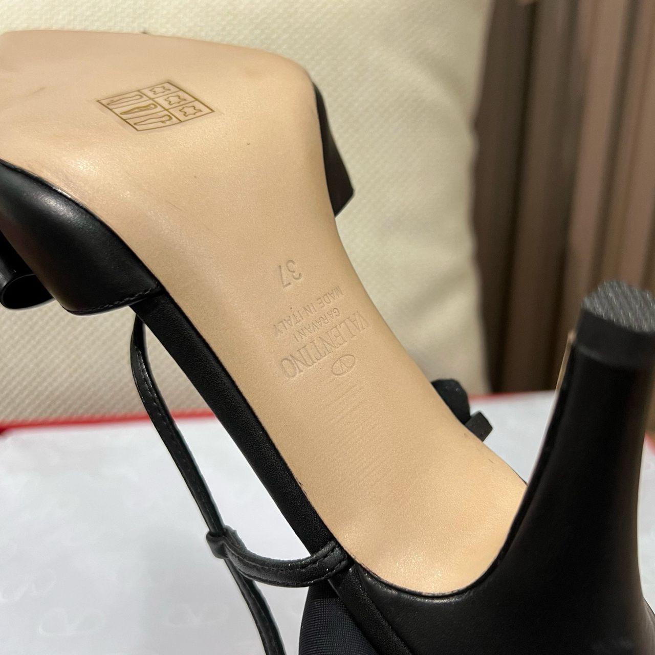 Tênis Cano Alto Couro Slingback com Laço Frontal