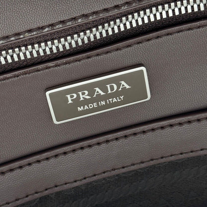 Mochila Couro Preto Placa Triangular