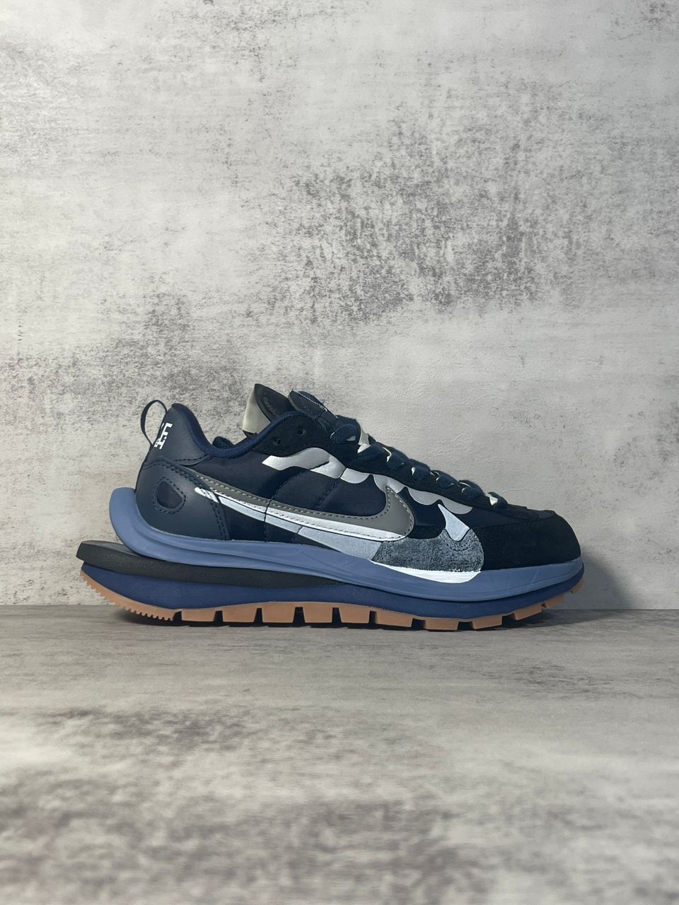 Tênis Runner Malha e Nylon Cinza Detalhes Contrastantes
