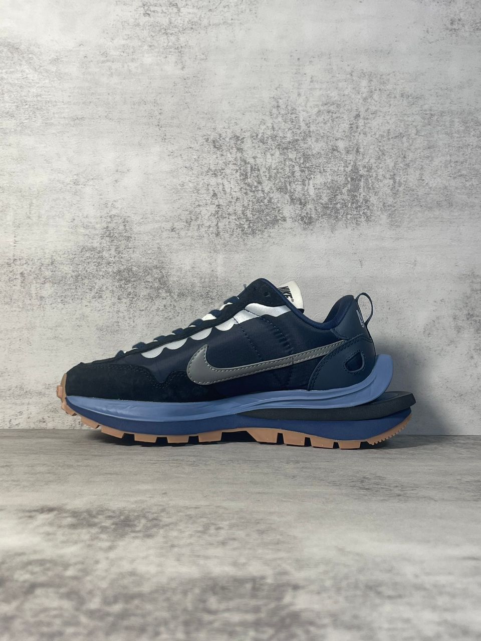 Tênis Runner Malha e Nylon Cinza Detalhes Contrastantes
