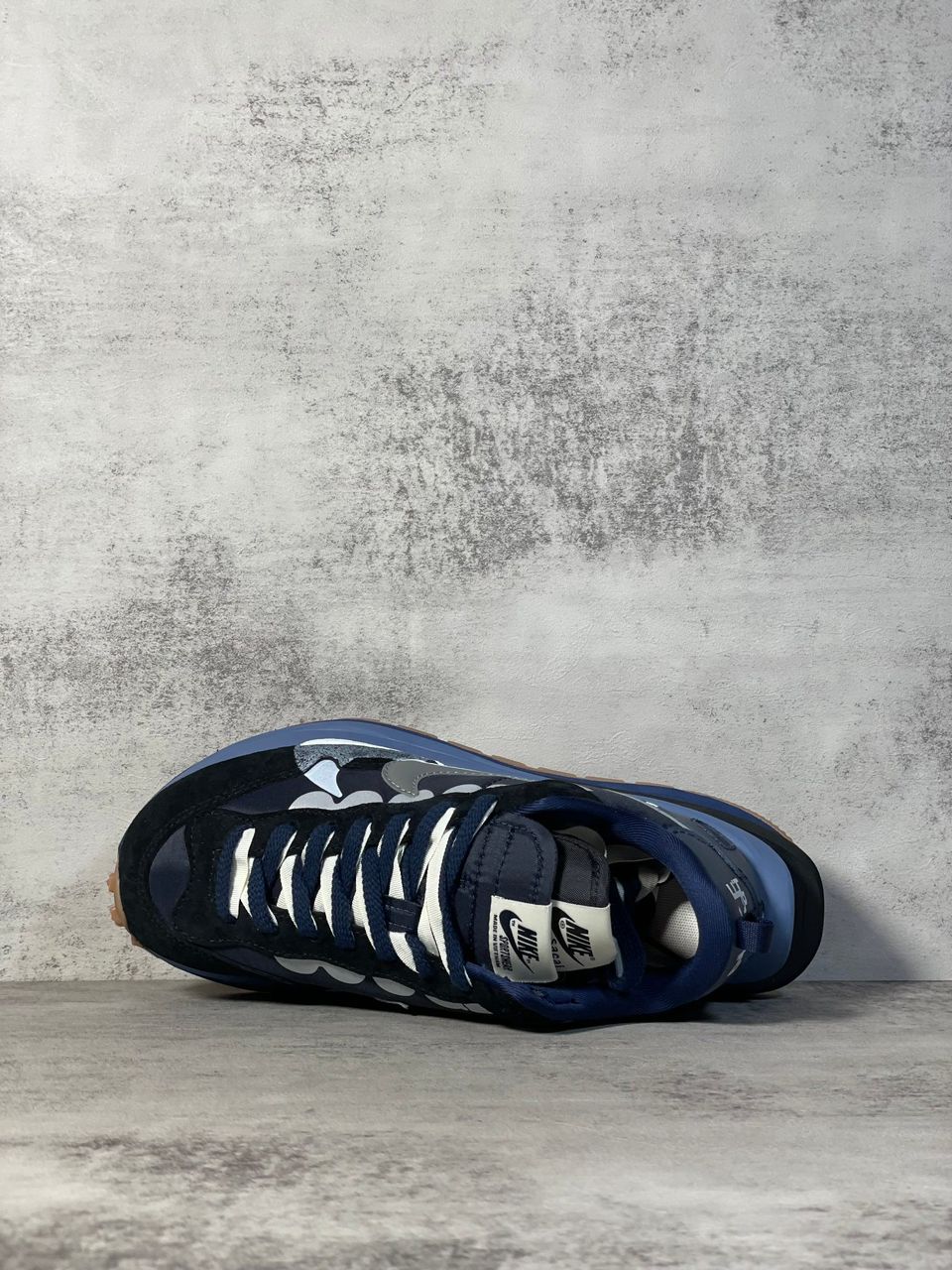 Tênis Runner Malha e Nylon Cinza Detalhes Contrastantes